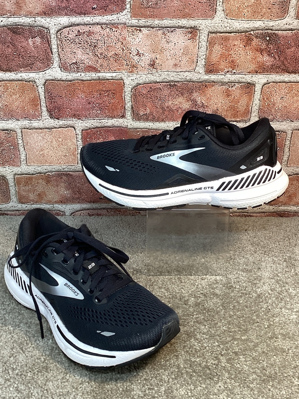 Brooks Adrenaline GTS 23 women’s running shoes sneakers size 6